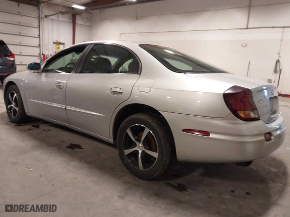 2001 Oldsmobile Aurora with VIN 1G3GS64C214111868, listed as a IAAI auction lot 41721992 with 146,785 mi miles. Bid and sale history available at carsss.com. Image 3.