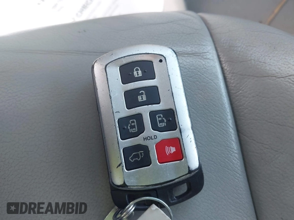 2011 Toyota Sienna XLE with VIN 5TDDK3DC0BS012604, listed as a IAAI auction lot 41533173 with 174,779 mi miles. Bid and sale history available at carsss.com. Image 11.