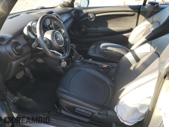 2016 MINI Convertible z VIN WMWWG5C5XG3C19552, wystawiony jako Copart lot #86790134 z przebiegiem 112 494 mil mil oraz Szkoda całkowita • Salvage title. Historia ofert i sprzedaży dostępna na DreamBid. Obrazek 7.