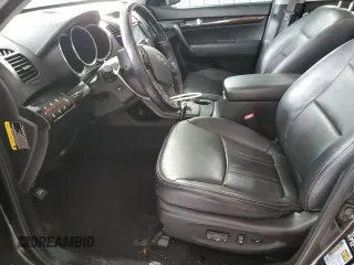2013 Kia Sorento SX z VIN 5XYKWDA23DG369367, wystawiony jako Copart lot #57721075 z przebiegiem 133 560 mil mil oraz Szkoda całkowita • Salvage title. Historia ofert i sprzedaży dostępna na DreamBid. Obrazek 7.