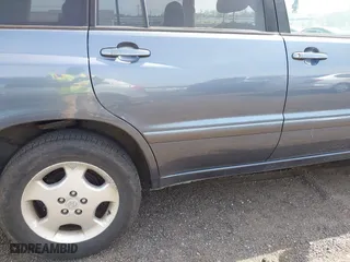 2004 Toyota Highlander with VIN JTEEP21A640041271, listed as a IAAI auction lot 42082940 with 208,548 mi miles. Bid and sale history available at carsss.com. Image 12.