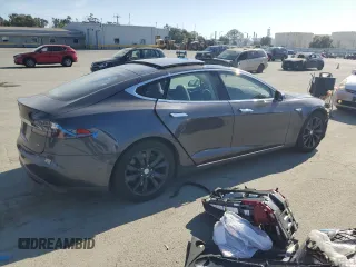 2015 Tesla Model S 85D with VIN 5YJSA1S2XFF092318, listed as a Copart auction lot 52026615 with 78,729 mi miles and Salvage Title. Bid and sale history available at carsss.com. Image 3.