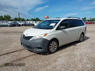 2012 Toyota Sienna XLE AAS z VIN 5TDYK3DC3CS186962, wystawiony jako IAAI lot #42325047 z przebiegiem Nie podano mil oraz . Historia ofert i sprzedaży dostępna na DreamBid. Obrazek 2.