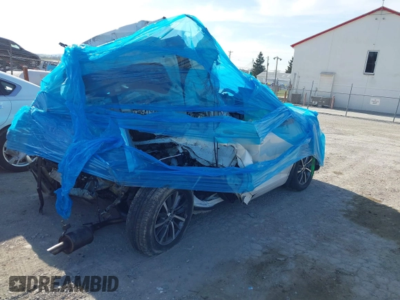 2018 Toyota Highlander SE with VIN 5TDJZRFH8JS892072, listed as a IAAI auction lot 40764404 with Not provided miles and . Bid and sale history available at DreamBid. Image 4.