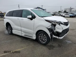 2022 Toyota Sienna LE z VIN 5TDKSKFC3NS070984, wystawiony jako Copart lot #60705265 z przebiegiem 10 846 mil mil oraz Czysty tytuł • Clean title. Historia ofert i sprzedaży dostępna na DreamBid. Obrazek 4.