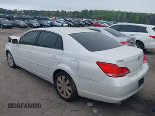 2006 Toyota Avalon XL with VIN 4T1BK36B46U156732, listed as a IAAI auction lot 41946773 with 203,343 mi miles. Bid and sale history available at carsss.com. Image 3.