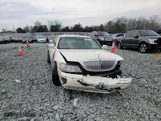 2007 Lincoln Town Car Signature Limited with VIN 1LNHM82W47Y629940, listed as a Copart auction lot 46859945 with 0 mi miles and Salvage Title. Bid and sale history available at carsss.com. Image 10.
