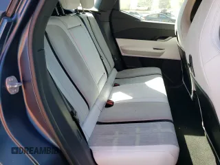 2023 Fisker Ocean One z VIN VCF1ZBU27PG001925, wystawiony jako Copart lot #65253054 z przebiegiem 5757 mil mil oraz Szkody całkowita. Historia ofert i sprzedaży dostępna na DreamBid. Obrazek 11.