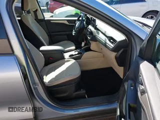 2022 Ford Escape SE z VIN 1FMCU0G6XNUB31007, wystawiony jako IAAI lot #42510666 z przebiegiem 106 236 mil mil oraz . Historia ofert i sprzedaży dostępna na DreamBid. Obrazek 5.