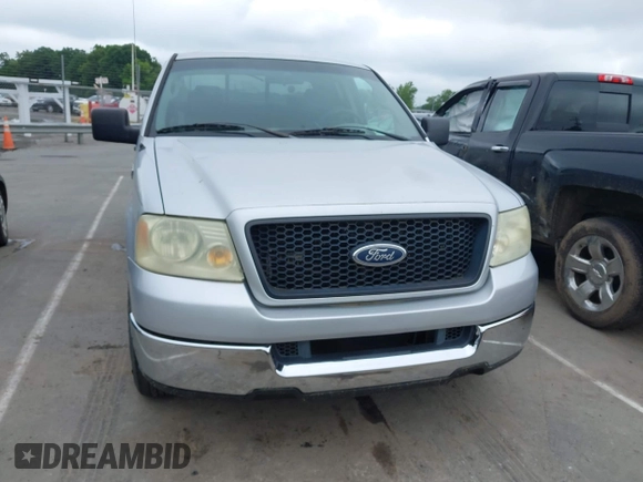 2004 Ford F-150 XL z VIN 1FTPX125X4NA15610, wystawiony jako IAAI lot #42316587 z przebiegiem 243 554 mil mil oraz . Historia ofert i sprzedaży dostępna na DreamBid. Obrazek 6.
