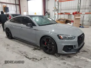 2019 Audi RS 5 Sportback z VIN WUABWCF56KA907850, wystawiony jako IAAI lot #41555741 z przebiegiem 136 980 mil mil oraz . Historia ofert i sprzedaży dostępna na DreamBid. Obrazek 1.