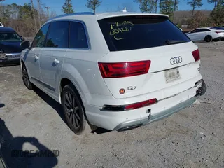 2017 Audi Q7 Premium Plus with VIN WA1LAAF78HD009287, listed as a IAAI auction lot 41327189 with 121,483 mi miles. Bid and sale history available at carsss.com. Image 3.