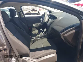2017 Ford Focus SE z VIN 1FADP3F26HL308880, wystawiony jako IAAI lot #41991909 z przebiegiem 103 403 mil mil oraz . Historia ofert i sprzedaży dostępna na DreamBid. Obrazek 5.