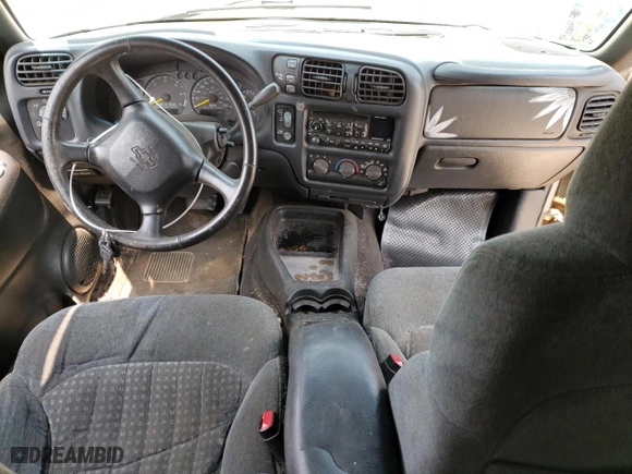 2000 Chevrolet Blazer LS with VIN 1GNCT18W3YK175871, listed as a Copart auction lot 58230204 with 0 mi miles and Non Repairable. Bid and sale history available at carsss.com. Image 8.