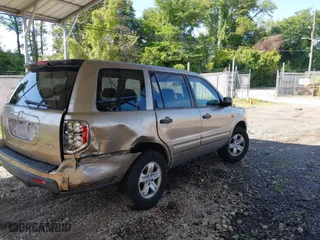 2006 Honda Pilot LX with VIN 2HKYF18146H551600, listed as a IAAI auction lot 39842919 with 133,188 mi miles. Bid and sale history available at carsss.com. Image 4.