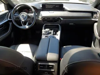 2024 Mazda CX-90 Premium Plus z VIN JM3KKEHD7R1175478, wystawiony jako Copart lot #55216135 z przebiegiem 10 984 mil mil oraz Szkody całkowita. Historia ofert i sprzedaży dostępna na DreamBid. Obrazek 8.
