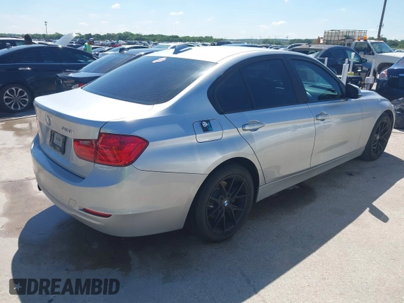 2012 BMW 3 Series 328i z VIN WBA3A5C54CF343424, wystawiony jako IAAI lot #42249402 z przebiegiem 90 120 mil mil oraz . Historia ofert i sprzedaży dostępna na DreamBid. Obrazek 4.