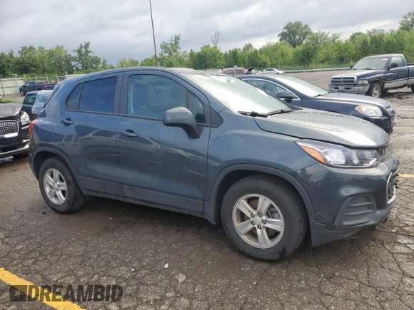 2021 Chevrolet Trax LS z VIN KL7CJKSB7MB331458, wystawiony jako Copart lot #61146094 z przebiegiem 51 419 mil mil oraz Nie do naprawy • Non repairable. Historia ofert i sprzedaży dostępna na DreamBid. Obrazek 4.