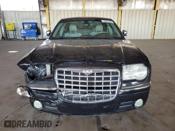 2007 Chrysler 300 C z VIN 2C3LA63H67H776240, wystawiony jako Copart lot #54267355 z przebiegiem 121 357 mil mil oraz Szkoda całkowita • Salvage title. Historia ofert i sprzedaży dostępna na DreamBid. Obrazek 5.