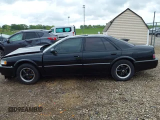 1994 Cadillac Seville STS z VIN 1G6KY5296RU823387, wystawiony jako IAAI lot #42151901 z przebiegiem 165 918 mil mil oraz . Historia ofert i sprzedaży dostępna na DreamBid. Obrazek 15.