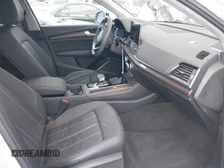2023 Audi Q5 S line Premium Plus z VIN WA1EAAFY4P2175625, wystawiony jako IAAI lot #41483936 z przebiegiem 14 311 mil mil oraz . Historia ofert i sprzedaży dostępna na DreamBid. Obrazek 5.