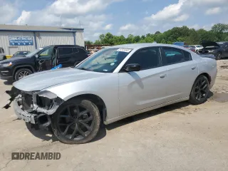 2020 Dodge Charger SXT z VIN 2C3CDXBG1LH134377, wystawiony jako Copart lot #54555695 z przebiegiem 81 720 mil mil oraz Szkody całkowita. Historia ofert i sprzedaży dostępna na DreamBid. Obrazek 1.
