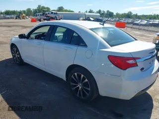 2013 Chrysler 200 Limited with VIN 1C3CCBCG4DN574932, listed as a IAAI auction lot 42219584 with 123,992 mi miles. Bid and sale history available at carsss.com. Image 3.