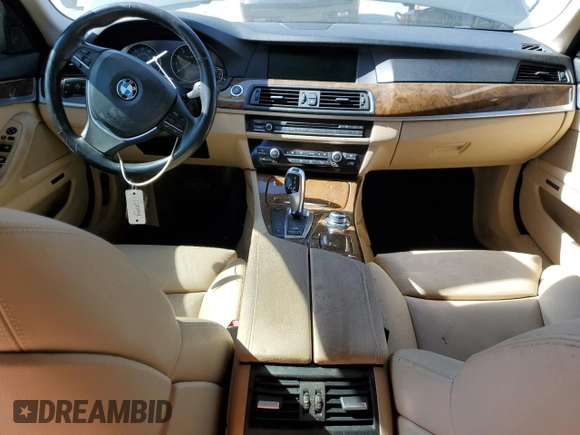 2011 BMW 5 Series 535i z VIN WBAFR7C55BC807077, wystawiony jako Copart lot #55354805 z przebiegiem Nie podano mil oraz Szkody całkowita. Historia ofert i sprzedaży dostępna na DreamBid. Obrazek 8.