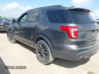 2017 Ford Explorer XLT z VIN 1FM5K7D80HGB90292, wystawiony jako IAAI lot #42548449 z przebiegiem 53 833 mil mil oraz . Historia ofert i sprzedaży dostępna na DreamBid. Obrazek 3.