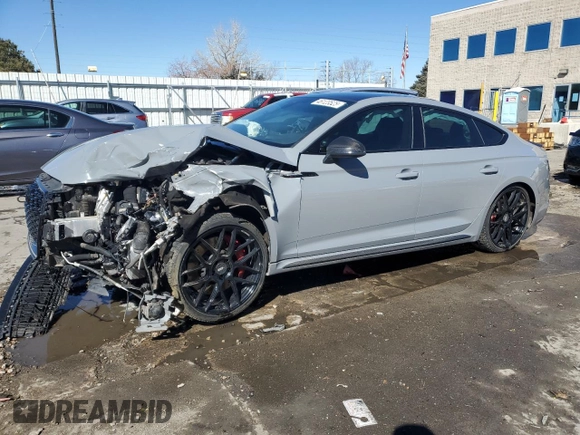 2019 Audi RS 5 Sportback z VIN WUABWCF52KA903181, wystawiony jako Copart lot #46123525 z przebiegiem 32 366 mil mil oraz Szkody całkowita. Historia ofert i sprzedaży dostępna na DreamBid. Obrazek 1.