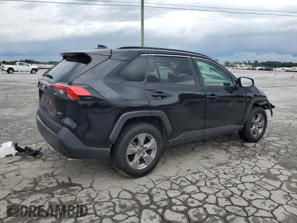 2022 Toyota RAV4 XLE with VIN 2T3W1RFV8NW222612, listed as a Copart auction lot 60675335 with 63,446 mi miles and Salvage title. Bid and sale history available at DreamBid. Image 3.
