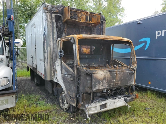 2014 Isuzu NQR IBT z VIN JALE5W167E7900615, wystawiony jako Copart lot #62797014 z przebiegiem Nie podano mil oraz Szkoda całkowita • Salvage title. Historia ofert i sprzedaży dostępna na DreamBid. Obrazek 1.