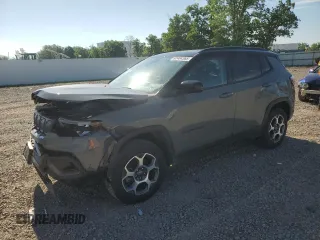 2022 Jeep Compass Trailhawk z VIN 3C4NJDDB6NT203698, wystawiony jako Copart lot #62404365 z przebiegiem 15 340 mil mil oraz Szkoda całkowita • Salvage title. Historia ofert i sprzedaży dostępna na DreamBid. Obrazek 1.
