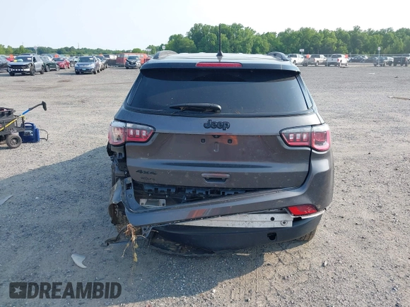 2018 Jeep Compass Latitude with VIN 3C4NJDBB0JT395844, listed as a IAAI auction lot 42405343 with 140,220 mi miles and . Bid and sale history available at DreamBid. Image 16.