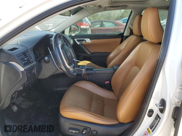 2012 Lexus CT 200h z VIN JTHKD5BHXC2073056, wystawiony jako Copart lot #48620684 z przebiegiem 106 505 mil mil oraz Szkoda całkowita • Salvage title. Historia ofert i sprzedaży dostępna na DreamBid. Obrazek 7.
