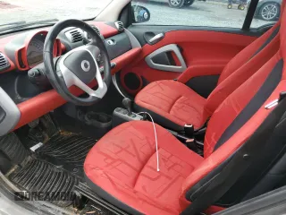 2009 Smart fortwo Pure z VIN WMEEJ31X19K250107, wystawiony jako Copart lot #71576014 z przebiegiem 93 792 mil mil oraz Szkoda całkowita • Salvage title. Historia ofert i sprzedaży dostępna na DreamBid. Obrazek 8.