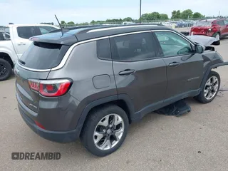 2017 Jeep Compass Limited z VIN 3C4NJDCB3HT680126, wystawiony jako IAAI lot #42556868 z przebiegiem 88 369 mil mil oraz . Historia ofert i sprzedaży dostępna na DreamBid. Obrazek 4.