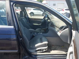 2005 BMW 3 Series 330i с VIN WBAEV53445KM40931, выставлен на аукционе IAAI как лот 42061235 с пробегом 298 421 миль миль и . История ставок и продаж доступна на DreamBid. Изображение 5.