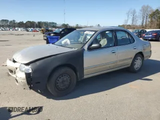 1996 Nissan Altima XE z VIN 1N4BU31DXTC124365, wystawiony jako Copart lot #44236215 z przebiegiem 103 006 mil mil oraz Szkoda całkowita • Salvage title. Historia ofert i sprzedaży dostępna na DreamBid. Obrazek 1.