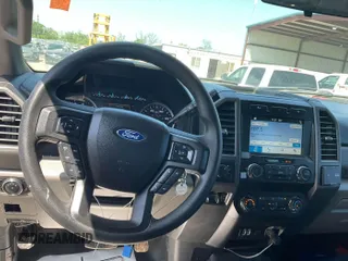 2019 Ford F-250 XL z VIN 1FT7W2B62KED13759, wystawiony jako IAAI lot #42294698 z przebiegiem 133 310 mil mil oraz . Historia ofert i sprzedaży dostępna na DreamBid. Obrazek 1.