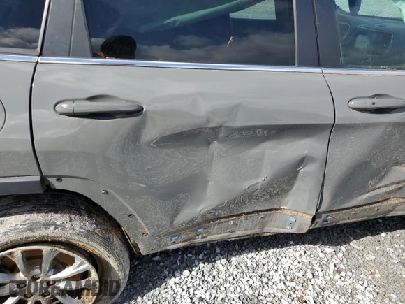 2021 Jeep Cherokee Latitude Lux with VIN 1C4PJLMX8MD144043, listed as a Copart auction lot 45337245 with 27,582 mi miles and Salvage Title. Bid and sale history available at carsss.com. Image 11.