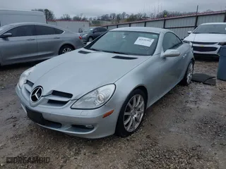 2005 Mercedes-Benz SLK-Class with VIN WDBWK56FX5F075529, listed as a IAAI auction lot 41535391 with 104,792 mi miles. Bid and sale history available at carsss.com. Image 17.