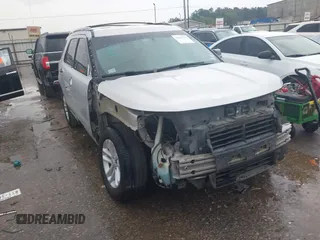 2016 Ford Explorer with VIN 1FM5K7B8XGGA40739, listed as a IAAI auction lot 41861715 with 215,995 mi miles. Bid and sale history available at carsss.com. Image 1.