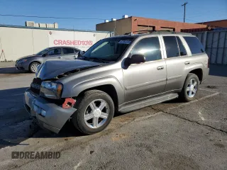2008 Chevrolet TrailBlazer 1LT with VIN 1GNDT13S382256555, listed as a Copart auction lot 42164235 with 223,486 mi miles and Salvage Title. Bid and sale history available at DreamBid. Image 1.
