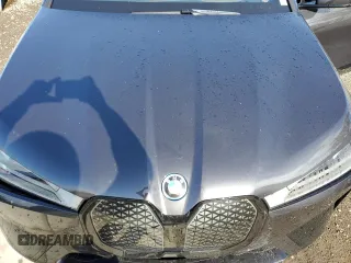 2023 BMW iX xDrive50 z VIN WB523CF02PCM92379, wystawiony jako Copart lot #47726814 z przebiegiem 7721 mil mil oraz . Historia ofert i sprzedaży dostępna na DreamBid. Obrazek 11.