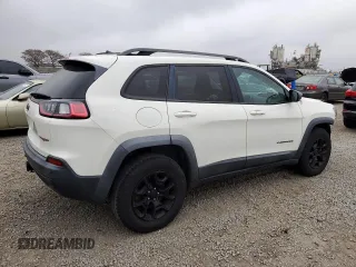 2019 Jeep Cherokee Trailhawk z VIN 1C4PJMBX0KD127324, wystawiony jako Copart lot #50821445 z przebiegiem 88 604 mil mil oraz Szkoda całkowita • Salvage title. Historia ofert i sprzedaży dostępna na DreamBid. Obrazek 3.