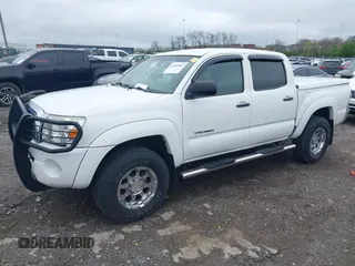 2011 Toyota Tacoma with VIN 3TMLU4EN8BM060346, listed as a IAAI auction lot 41876862 with 182,654 mi miles. Bid and sale history available at carsss.com. Image 17.