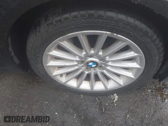 2011 BMW 5 Series 535i xDrive z VIN WBAFU7C52BDU56069, wystawiony jako IAAI lot #42376117 z przebiegiem 96 117 mil mil oraz . Historia ofert i sprzedaży dostępna na DreamBid. Obrazek 12.