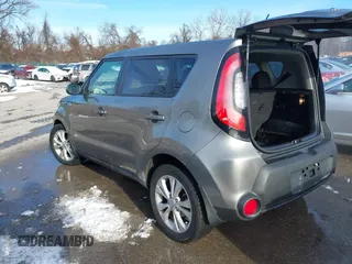 2015 Kia Soul + with VIN KNDJP3A5XF7122683, listed as a IAAI auction lot 41270677 with 107,595 mi miles. Bid and sale history available at carsss.com. Image 3.
