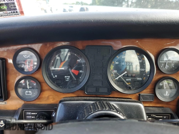 1986 Jaguar XJ z VIN SAJAV1341GC458926, wystawiony jako Copart lot #73985024 z przebiegiem 73 337 mil mil oraz Czysty tytuł • Clean title. Historia ofert i sprzedaży dostępna na DreamBid. Obrazek 9.